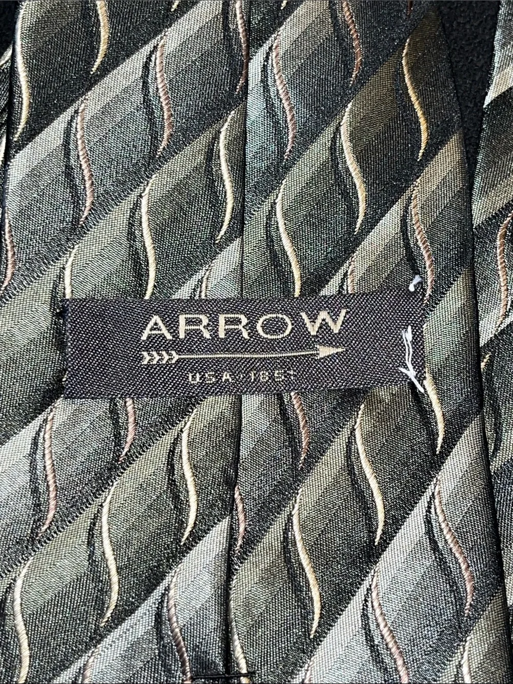 Arrow Olive-Tone Diagonal Ripple Silk Tie